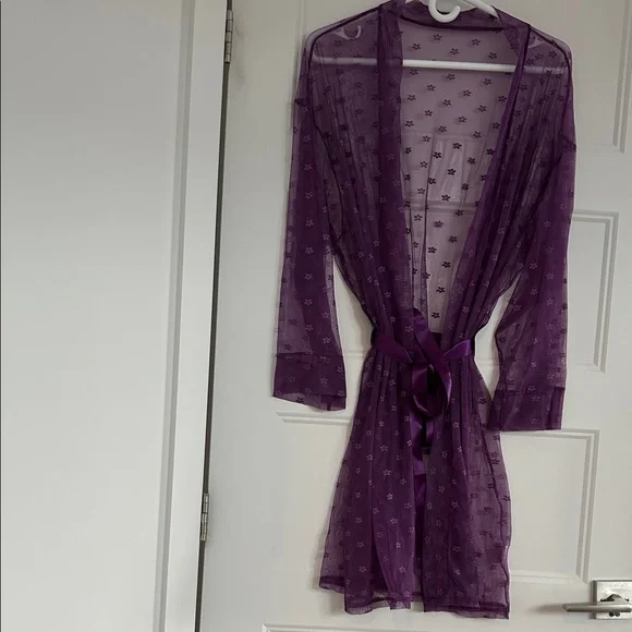 Elegant Purple Lace Robe - Picture 2 of 2